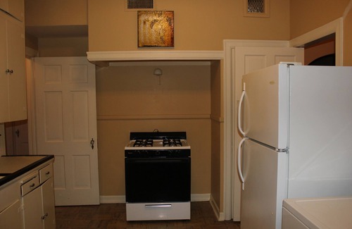 Uptown Apartment | HISTORIC-REUNIONS,WEDDINGS,CORP-only 3 miles 2 DT, 4 Bedrooms 2 baths, sleeps 14
