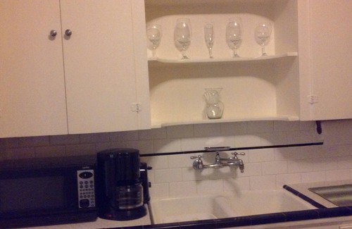 Uptown Apartment | HISTORIC-REUNIONS,WEDDINGS,CORP-only 3 miles 2 DT, 4 Bedrooms 2 baths, sleeps 14