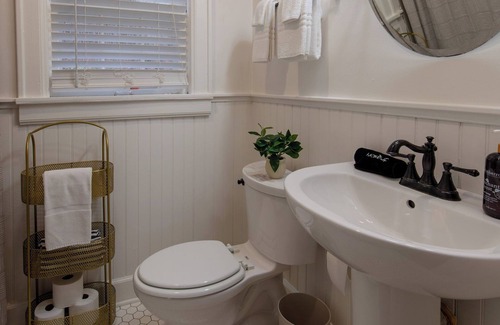 Lookout Valley Neighborhood Association Bed & Breakfast | Historic Riverview Inn | Eight