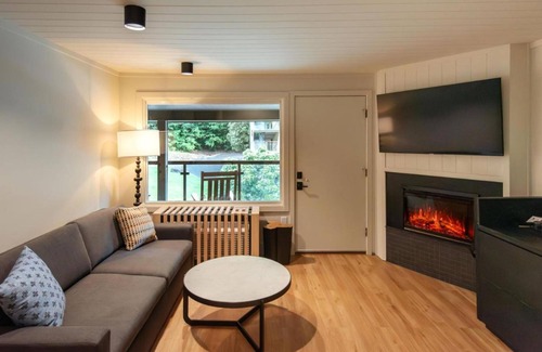 Gatlinburg Hotel | Historic Rocky Waters Inn, A Small Luxury Hotel