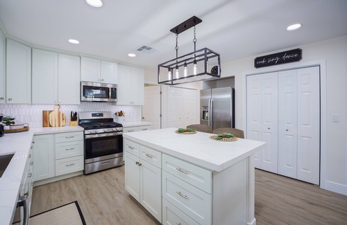 Los Cerritos House | Historic Roseville Retreat with Hot Tub