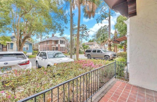 Riverside Apartment | Historic SidexSide Apt-Blocks from Shoppes of Avon