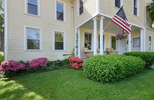 Saint Joseph House | Historic Silver Beach house - 1 block from downtown State St.