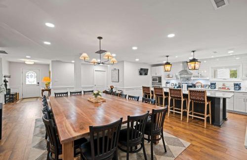 Williamstown House | Historic Simmons Estate by Ark Sleeps 12