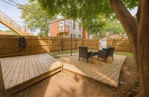 Soulard Apartment | Historic Soulard 2-BR Flat | Balcony, Workspace, Parking – Walk to Market