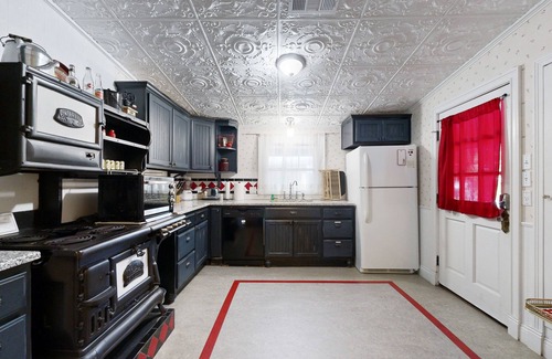 SoFi House | Historic South Austin home near trendy attractions - AC & washer/dryer