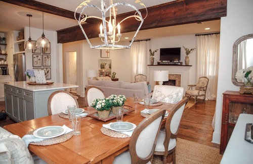 Conway House | Historic Southern Cottage close to Downtown Conway