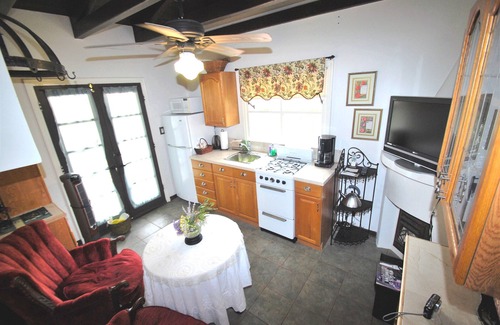 Northwest San Pedro House | Historic Spanish Beauty, Private Guest Suite, Tranquil, All Utilities Included