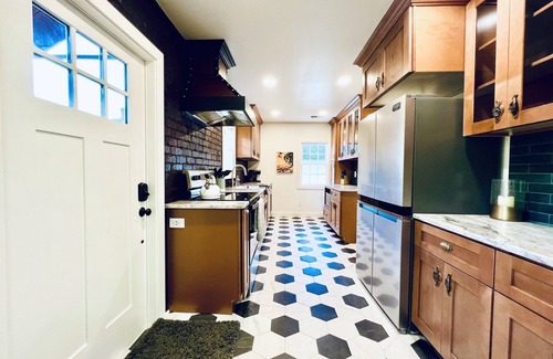 Murfreesboro House | Historic Speakeasy+Downtown Murfressboro+Hot Tub