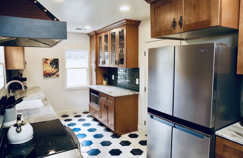 Murfreesboro House | Historic Speakeasy+Downtown Murfressboro+Hot Tub