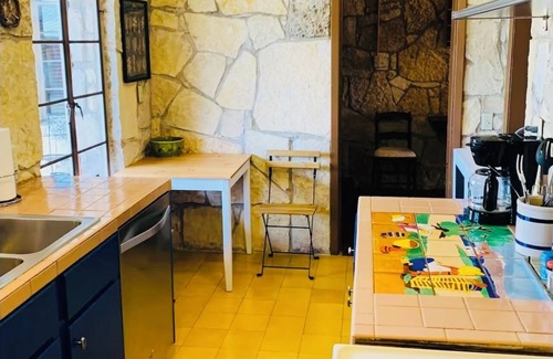 Bandera Cabin | HISTORIC STONE RIVER CABIN! Why stay in a tiny home? 5 min from Bandera!