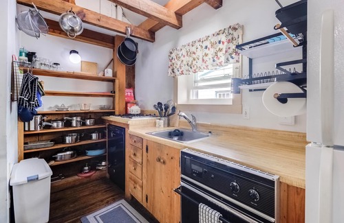 Warm Springs Cottage | Historic Streamside Cottage in Village of Warm Springs