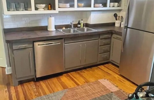 North Trail House | Historic Stylish Gem. Walk to Water & Downtown! 7 mins to Beach.