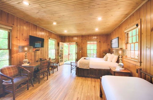 Tapoco Cabin | Historic Tapoco Lodge Resort