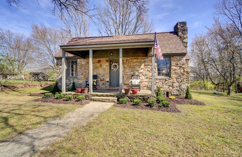 Crossville Cabin | Historic Tennessee Vacation Rental on Homestead