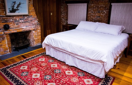 Government Center House | Historic Townhouse With Modern Amenities, Ideal Location in Center of Boston