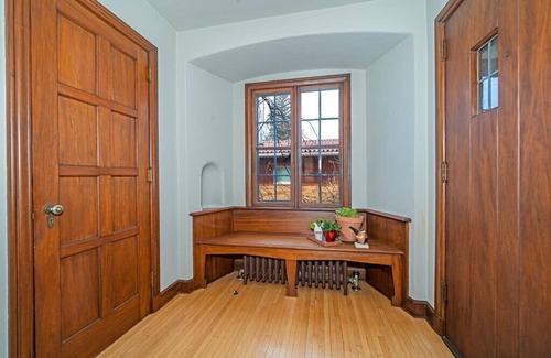 Superior House | Historic Tudor Cottage - Cute 3 Bedroom Home