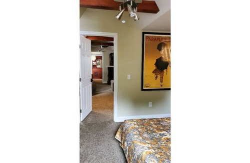 Kensington Apartment | Historic Tudor - Fully Licensed