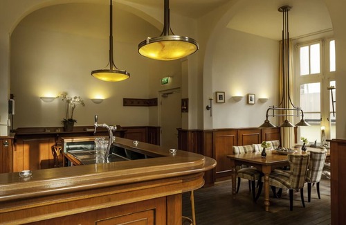 Deventer Hotel | Historic Vibes with Modern Comforts Close to Deventer Toy Museum