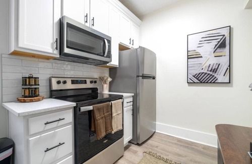 Victorian Village Apartment | Historic |Victorian Village | Free Parking | Steps to OSU