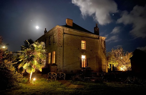 Montignies-sur-Roc Villa | Historic villa with modern comforts, ideal for families and groups with children.