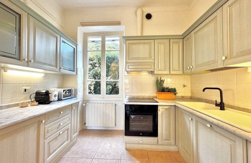 Vallecrosia Apartment | Historic Villa I Garden | Sea 5 min | 6 guests I Private parking