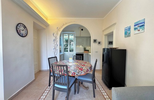 Vallecrosia Apartment | Historic Villa I Garden | Sea 5 min | 6 guests I Private parking