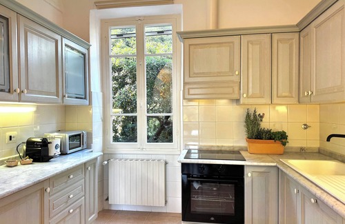 Vallecrosia Apartment | Historic Villa I Garden | Sea 5 min | 6 guests I Private parking