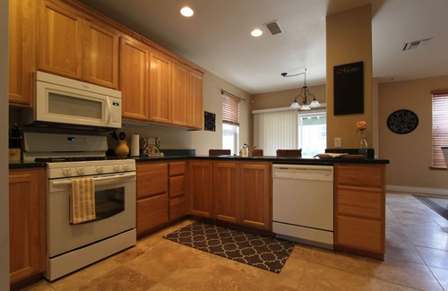 Paso Robles House | Historic Vine Street Location Just A Short Walk To Downtown Square And Wineries
