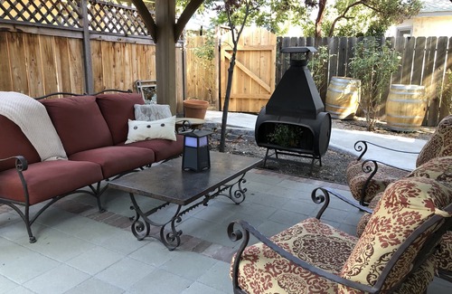 Paso Robles House | Historic Vine Street Location Just A Short Walk To Downtown Square And Wineries