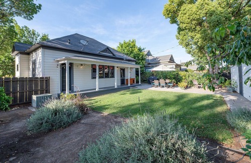 Visalia House | Historic Visalia 3br/2ba - Walk to Downtown