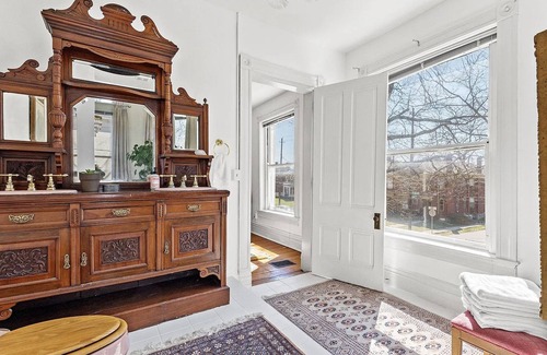 Northside District House | Historic Ward Home - Experience history in the horse country! 5br 5.5bth