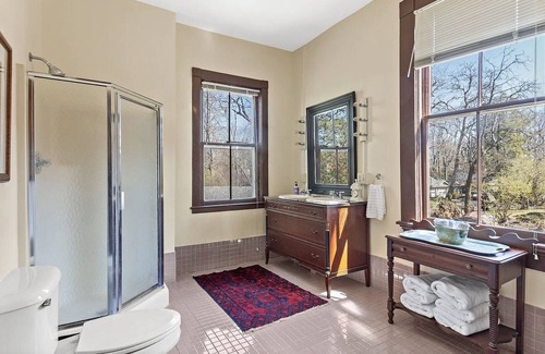 Northside District House | Historic Ward Home - Experience history in the horse country! 5br 5.5bth