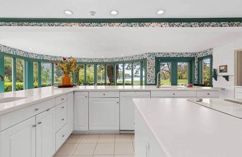 Oxford House | Historic Waterfront Estate with Pool & Pet-Friendly – Perfect for Fall Getaways