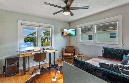 Lake Worth House | Historic Waterfront 3/2 With Yard & Soaking Tub