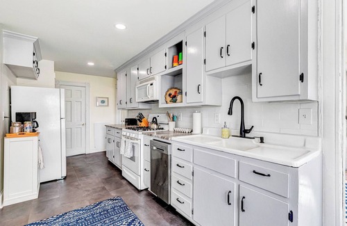 Charles City House | Historic Westover Farmhouse | 4BR, 2BA, Sleeps 7