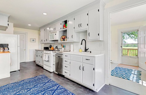 Charles City House | Historic Westover Farmhouse | 4BR, 2BA, Sleeps 7