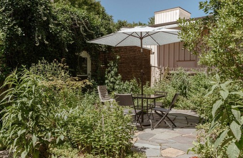 Northampton House | Historic Williams House 2-bedroom downtown Northampton with AC, WiFi
