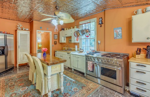 Winnabow House | Historic Winnabow Home w/ Screened Porches!
