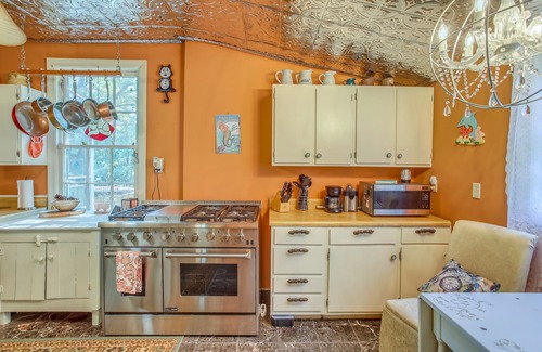 Winnabow House | Historic Winnabow Home w/ Screened Porches!