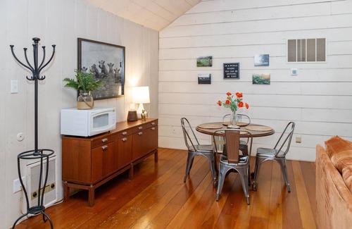 Brownstown Apartment | Historic, Yet Modern Carriage House Loft Apartment Nestled In Lancaster County.