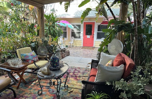 Lake Worth House | Historical botanical beach house