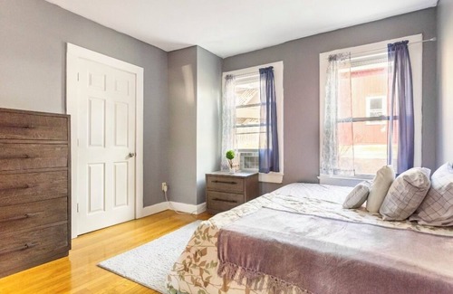 Manchester Apartment | Historical Cheney Bros Mansion, Welcoming Manchester With An At Home Experience!