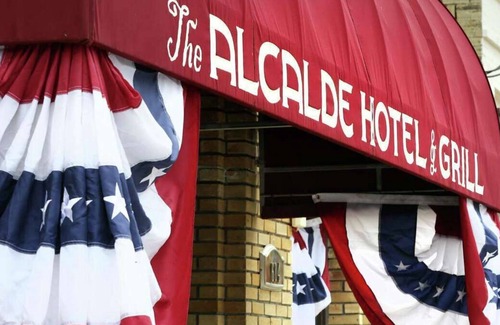 Gonzales Apartment | Historical Downtown 2 bedroom Hotel Suite
