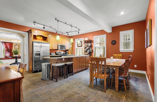 Geneva House | Historical Home Close To Downtown
