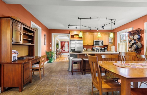 Geneva House | Historical Home Close To Downtown