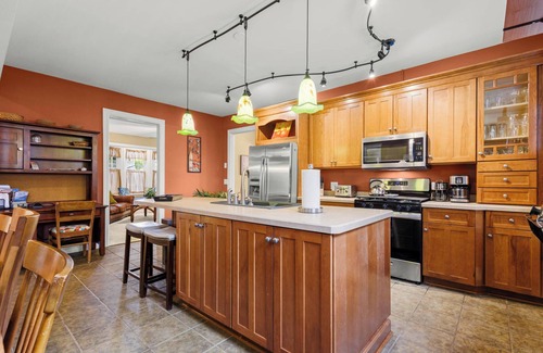 Geneva House | Historical Home Close To Downtown