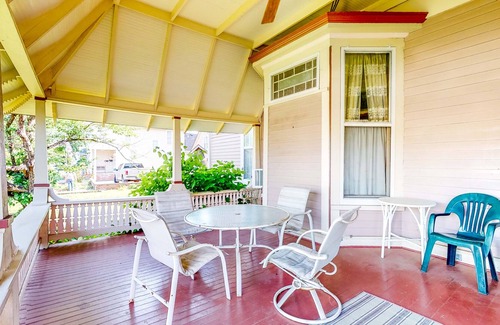 Springfield House | Historical Home w/ Modern Conveniences w/ Porches