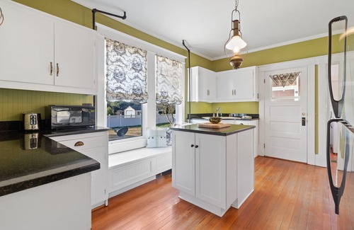 Reedville House | Historical Queen Anne on Main Street Reedville!
