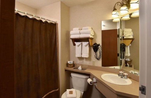 St. Joseph Hotel | Historical Stays with Modern Amenities & River Trail Access